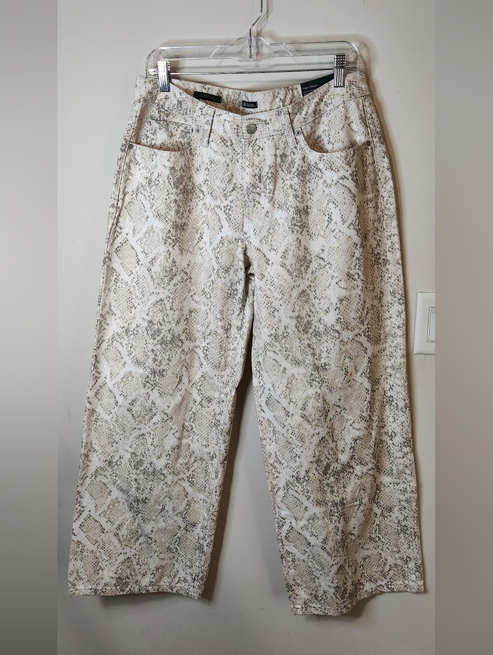 Wild Fable Cream Grey Snakeskin Low Rise Baggy Rigid Jeans. Size 10